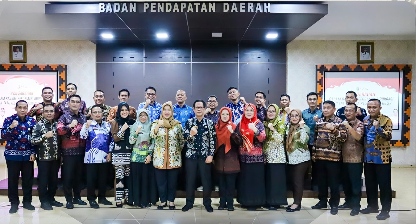 Kepala Bapenda Lampung bersama Inspektur Provinsi Lampung berikan pengarahan kepada Pejabat Administrator dan Pengawas di Lin
